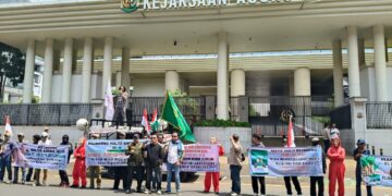 Di Depan  Gedung DPR RI dan Kejaksaan Agung RI  Massa Aksi TRIGA Lampung Desak Tuntaskan Konflik Agraria SGC